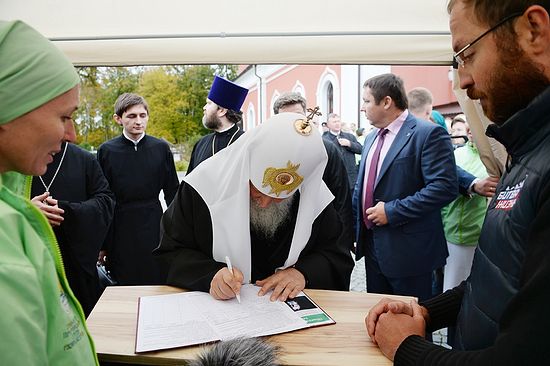 Патриарх Московский и всея Руси Кирилл поставил подпись под обращением, призывающем полностью запретить аборты на территории России